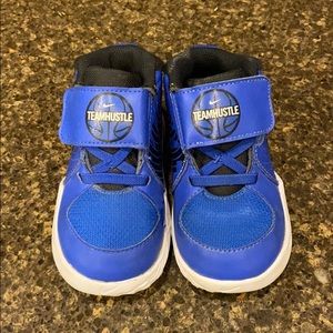 Baby size 6 Nike Velcro shoes!!